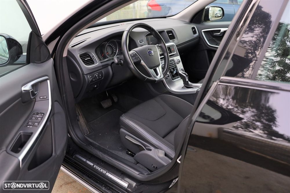 Volvo V60 Cross Country 2.0 D3 Momentum Geartronic - 6