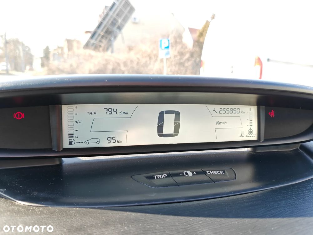 Citroën C4 1.4 16V Impress - 22