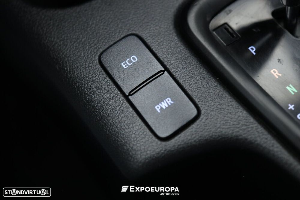 Toyota Hilux 2.4 D-4D 4WD CD CH Aut. - 21