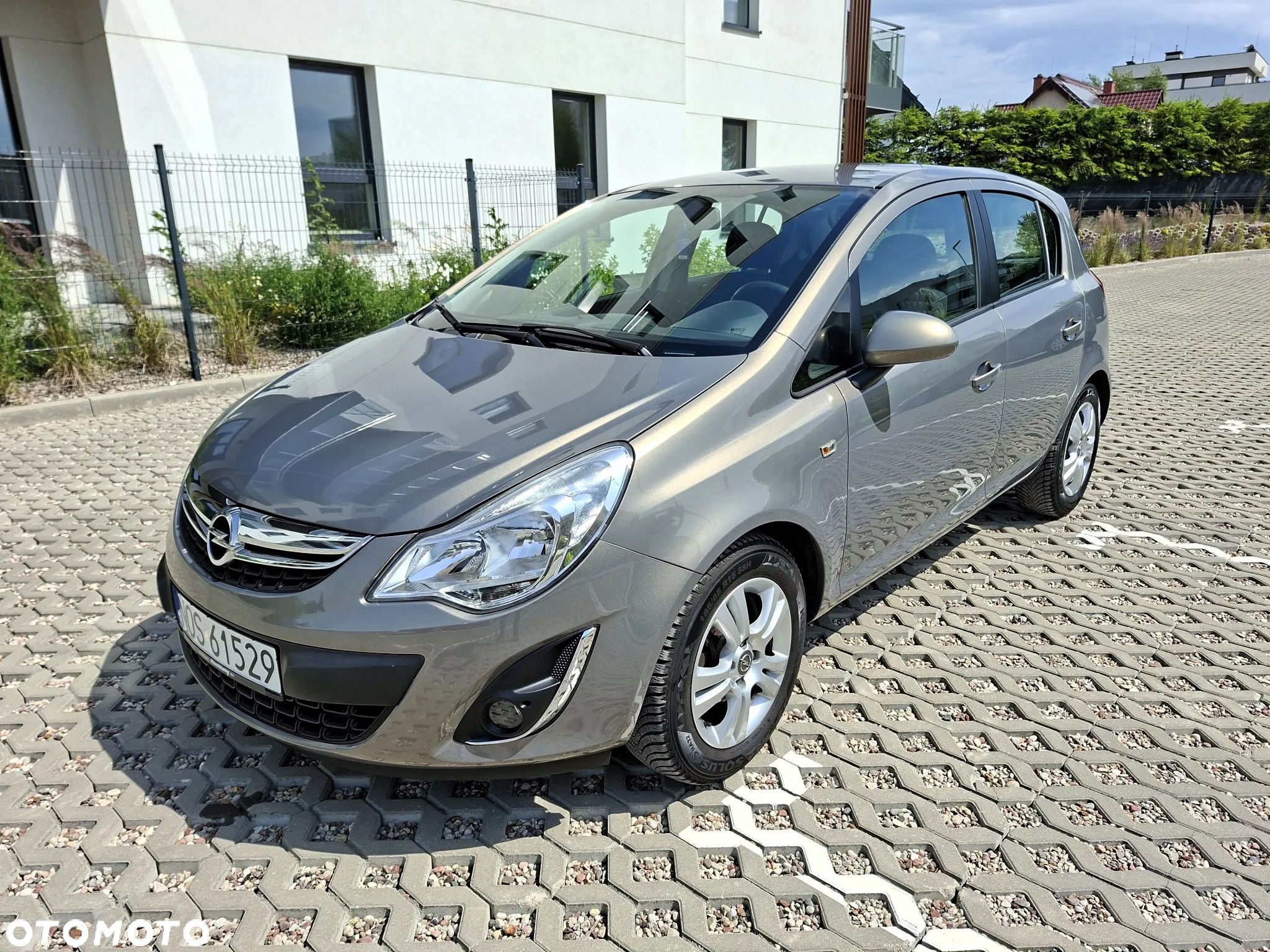 Opel Corsa 1.2 16V Edition / Active - 1