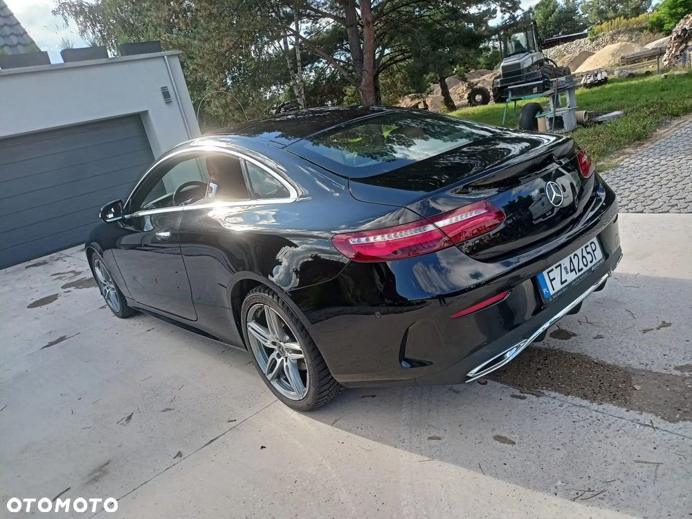 Mercedes-Benz Klasa E 220 d Coupe 4-Matic 9G-TRONIC - 23