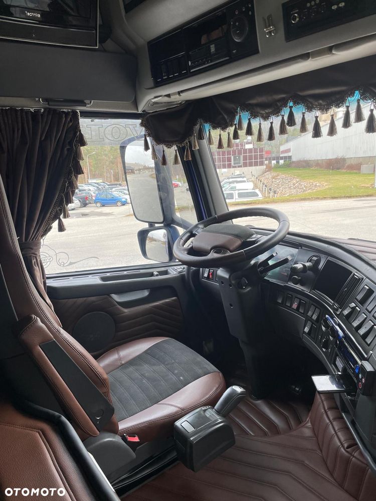 Volvo FH420 GLOB XXL AUTOMAT SPOJLERY KLIMA WEBASTO SKÓRA XENONY LEDY 2xALUTANK LODÓWKA LOW DECK MEGA EURO 5 EEV 2011r ŁADNY - 9