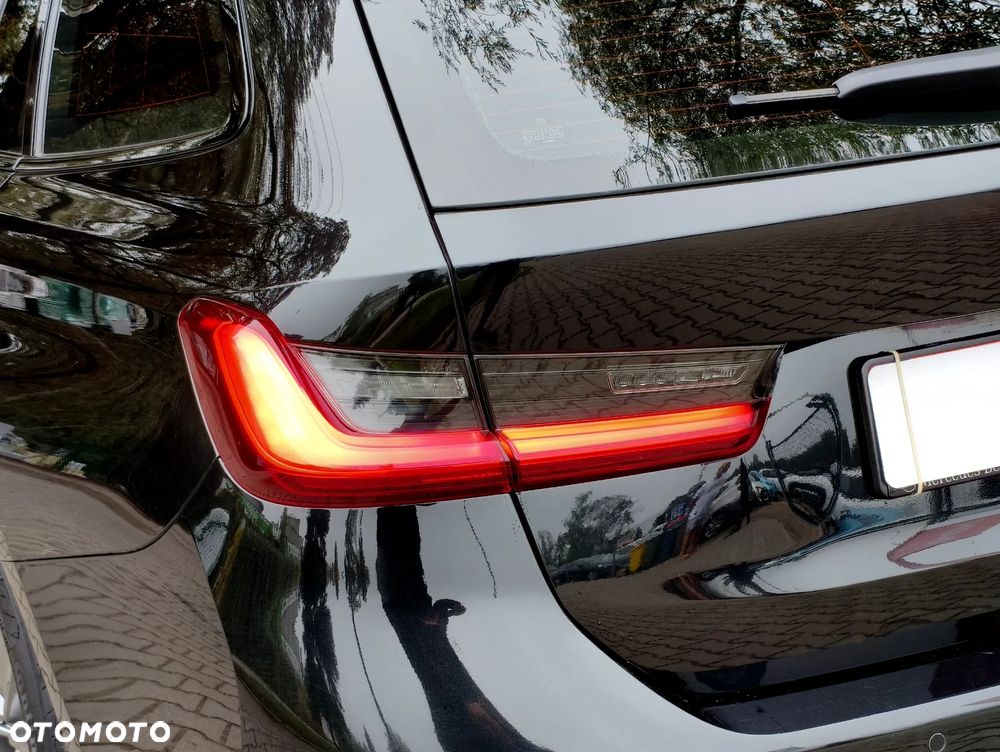 BMW Seria 3 330e Luxury Line sport - 26