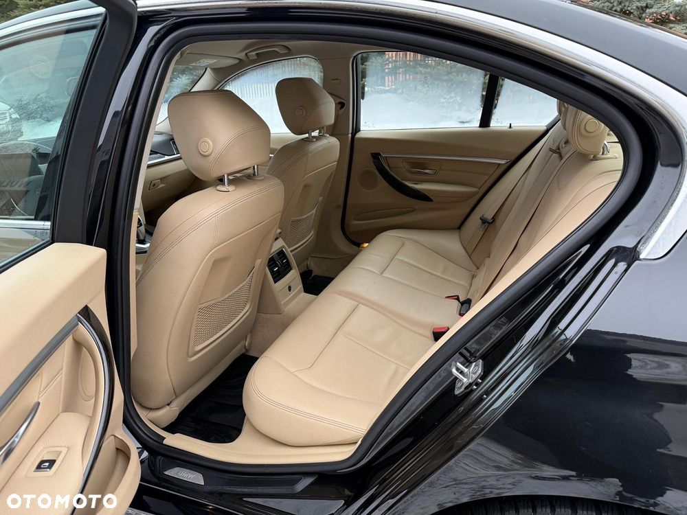 BMW Seria 3 320d xDrive Luxury Line - 17