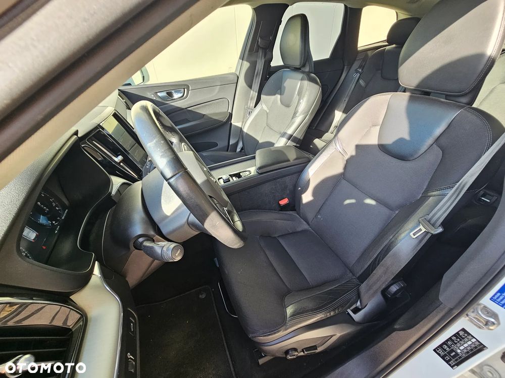 Volvo XC 60 T4 Momentum Pro - 9
