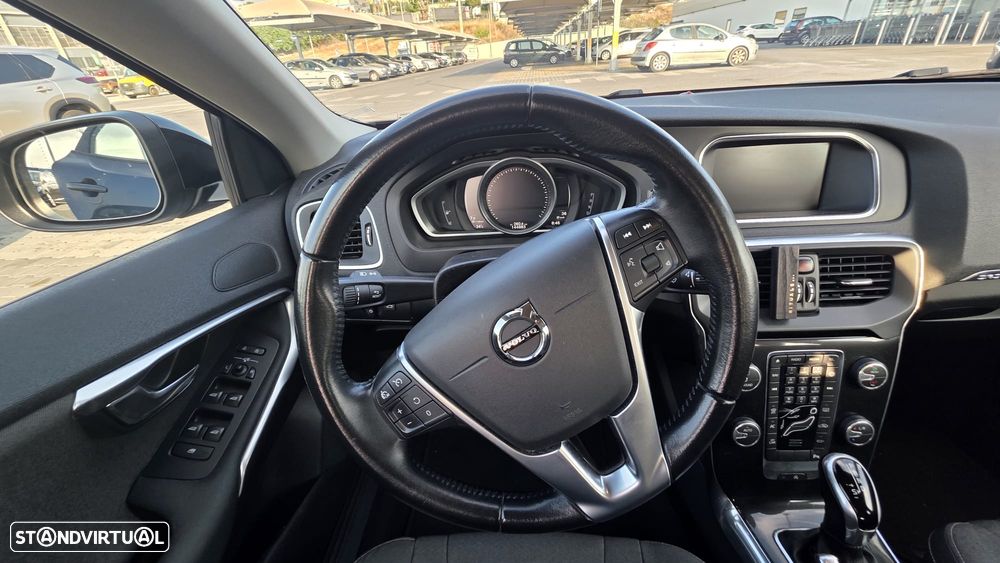 Volvo V40 2.0 D3 Momentum Geartronic - 9