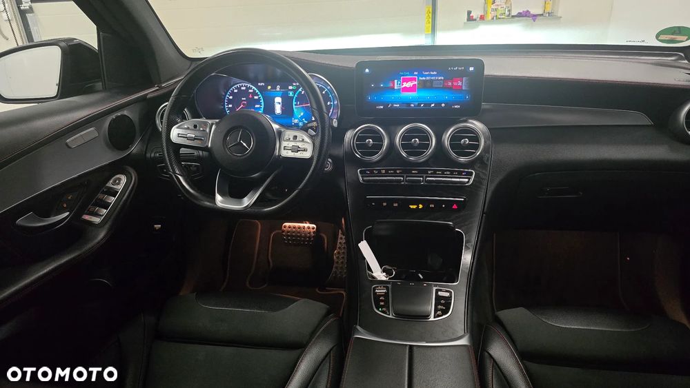 Mercedes-Benz GLC 300 d 4Matic 9G-TRONIC AMG Line Plus - 16