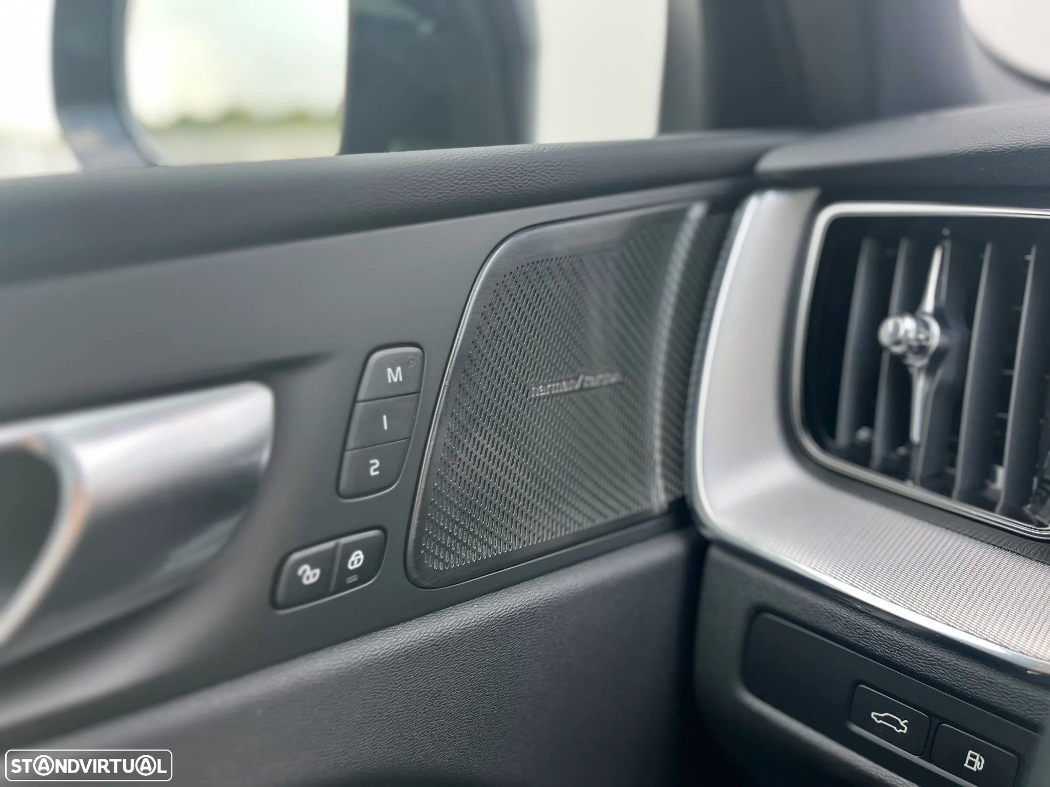 Volvo XC 60 2.0 T6 PHEV Plus Dark AWD - 26