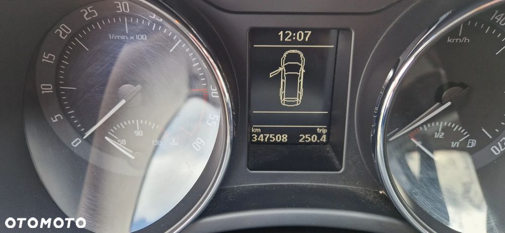 Skoda Superb 2.0 TDI Elegance DSG - 2