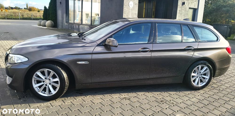 BMW 5 Series 2012 photo 2