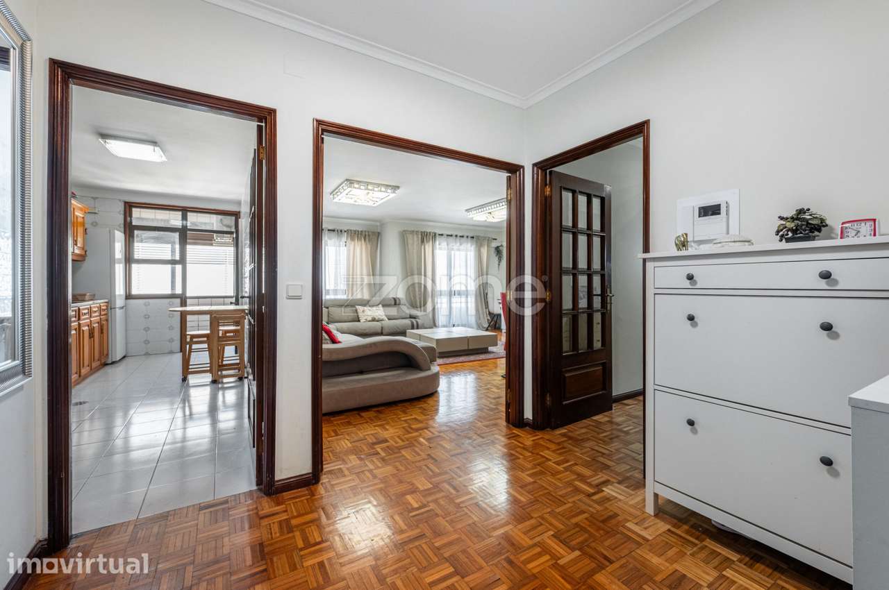 Apartamento T3 Duplex | Santos Pousada | 2 Lugares de Garagem