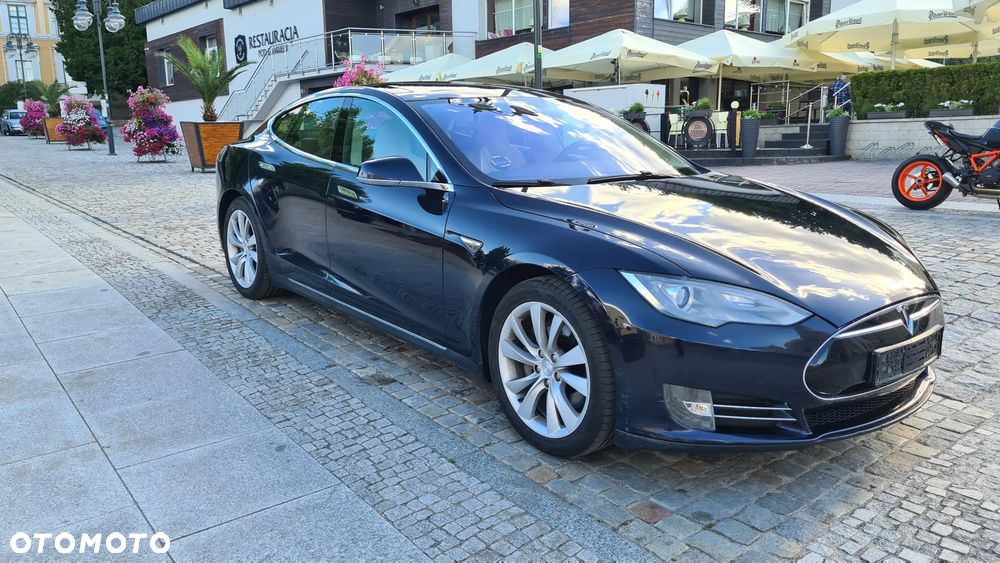Tesla Model S - 2