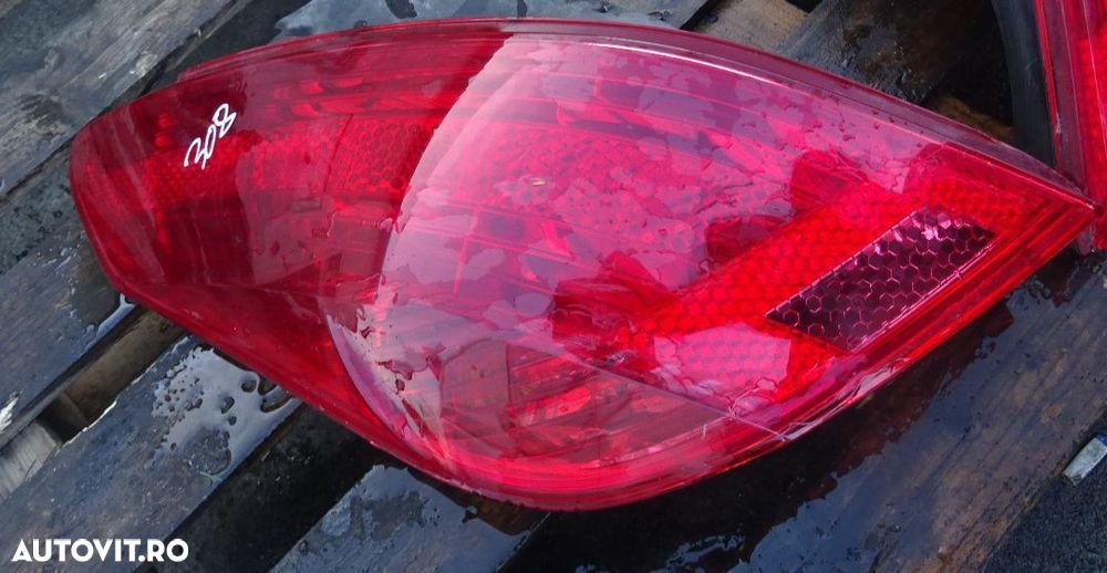 Stop stanga Peugeot 308 hatchback din 2012 volan pe stanga - 1