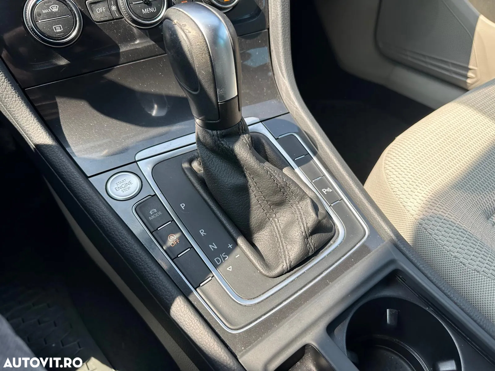 Volkswagen Golf 2.0 TDI DSG Comfortline - 23