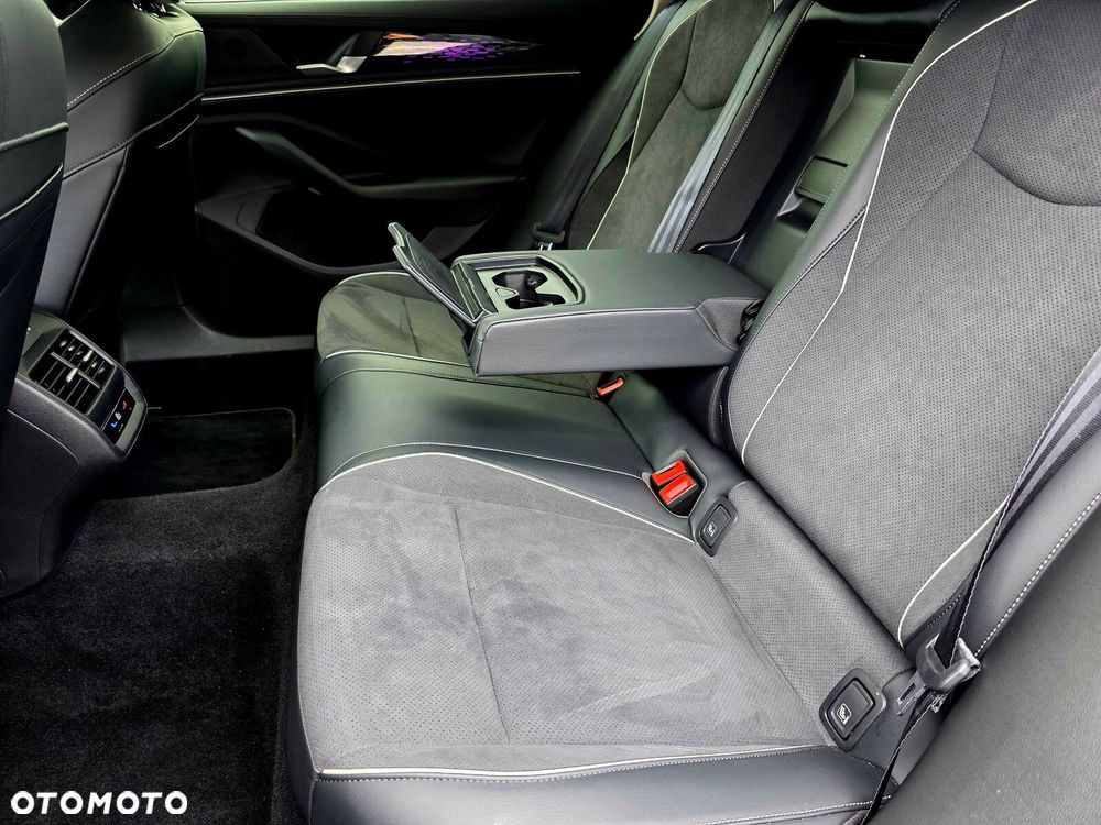 Volkswagen Passat Variant 2.0 TDI EVO Elegance DSG - 30