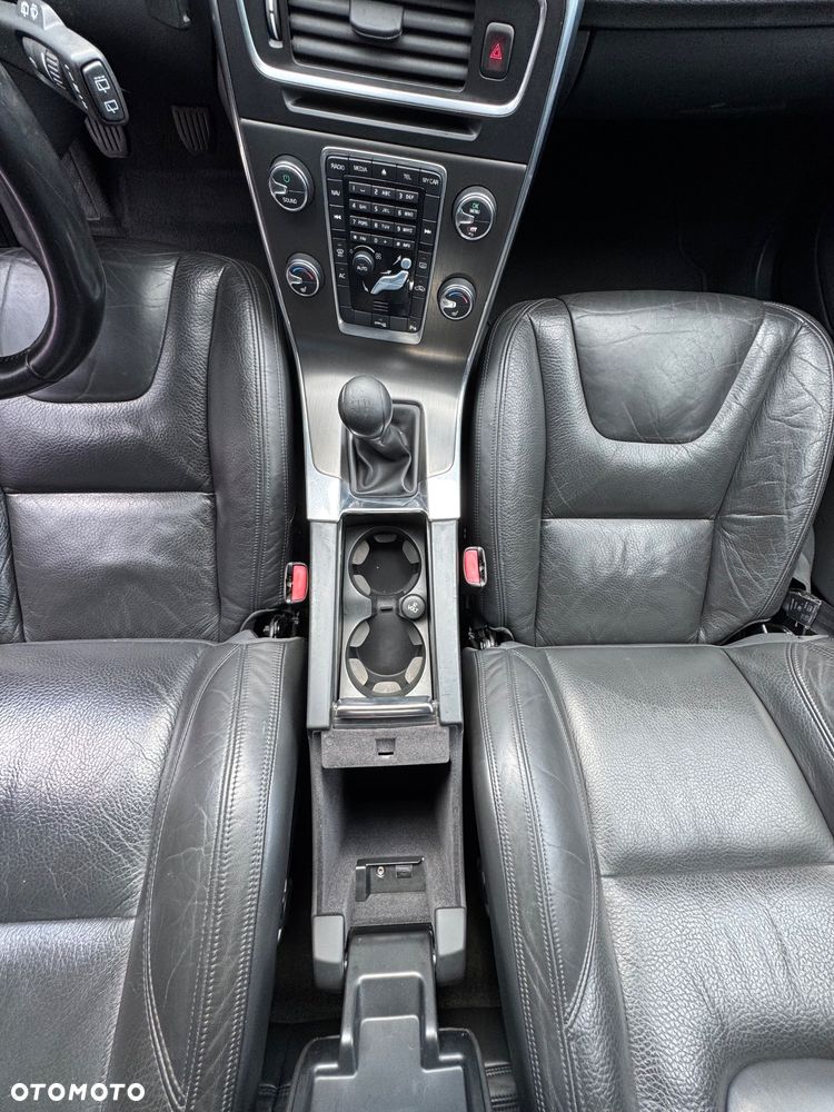 Volvo V60 D3 Momentum - 16