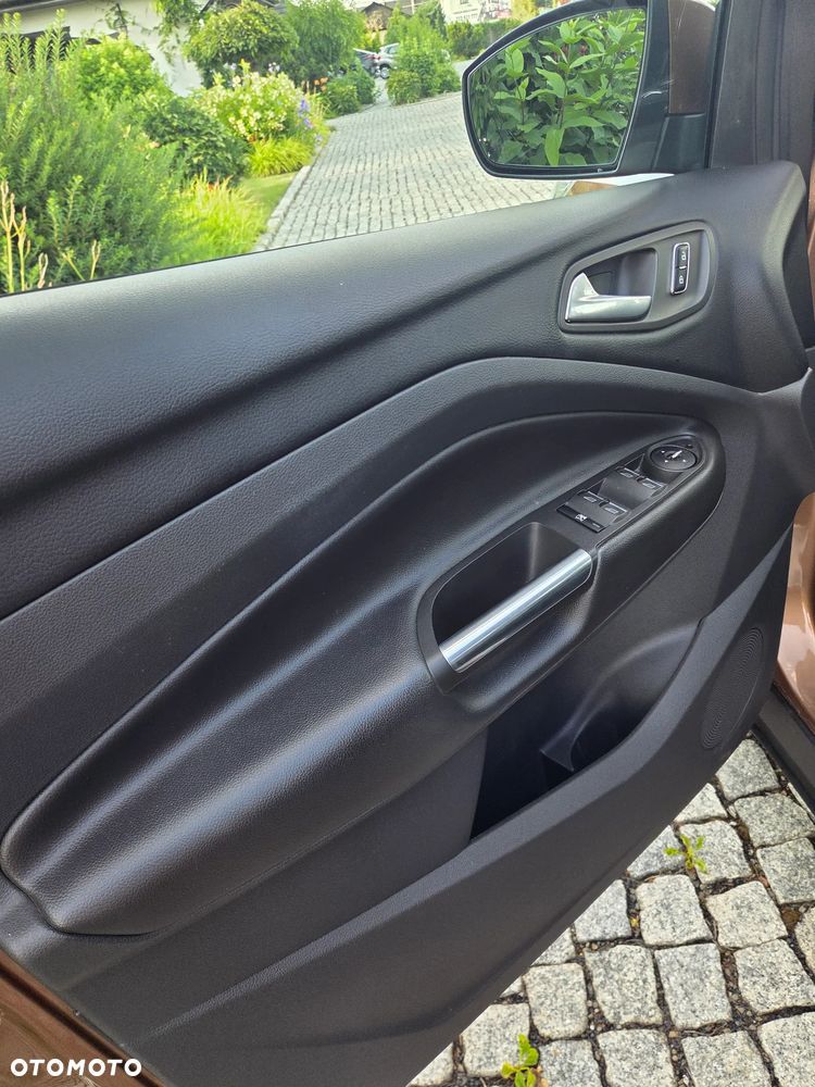 Ford Kuga 2.0 TDCi 4x4 Titanium - 17
