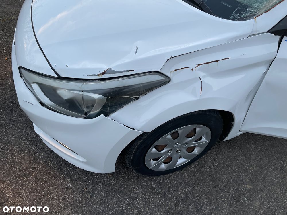 Hyundai i20 1.1 CRDi BlueDrive Fresh - 11