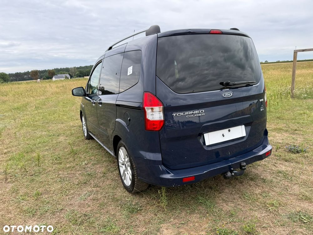Ford Tourneo Courier 1.0 EcoBoost S&S Ambiente - 4