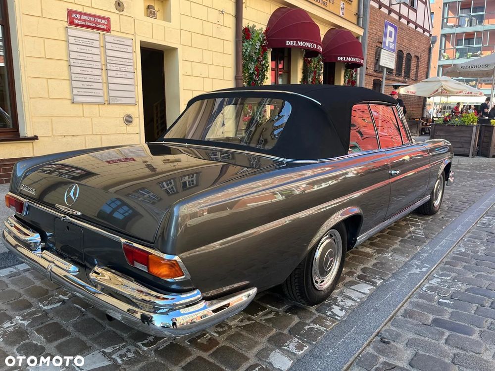 Mercedes-Benz W111 - 10