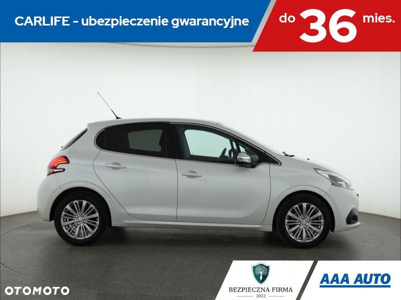 Peugeot 208 - 8