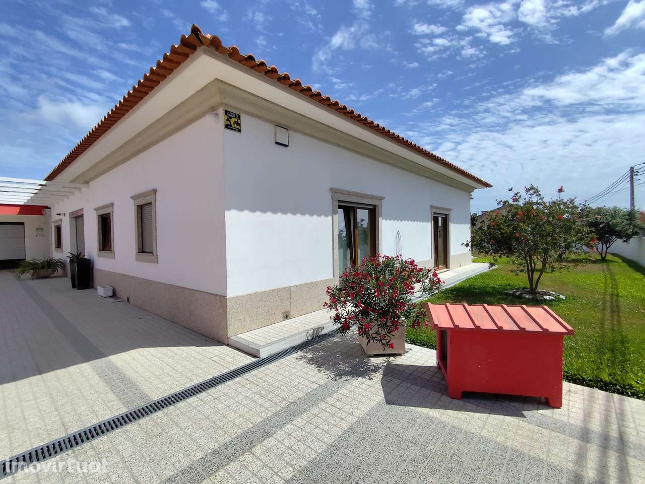 Moradia Térrea T4 com Sótão em Santa Joana – Aveiro - Grande imagem: 2/60