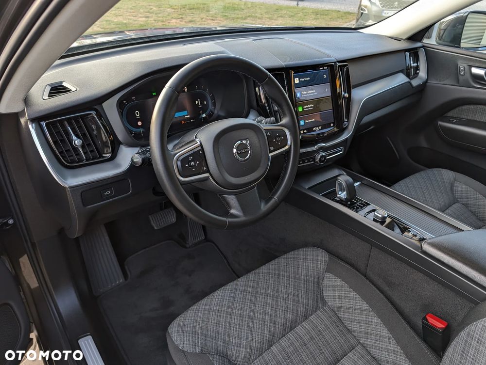 Volvo XC 60 B4 B Essential - 23