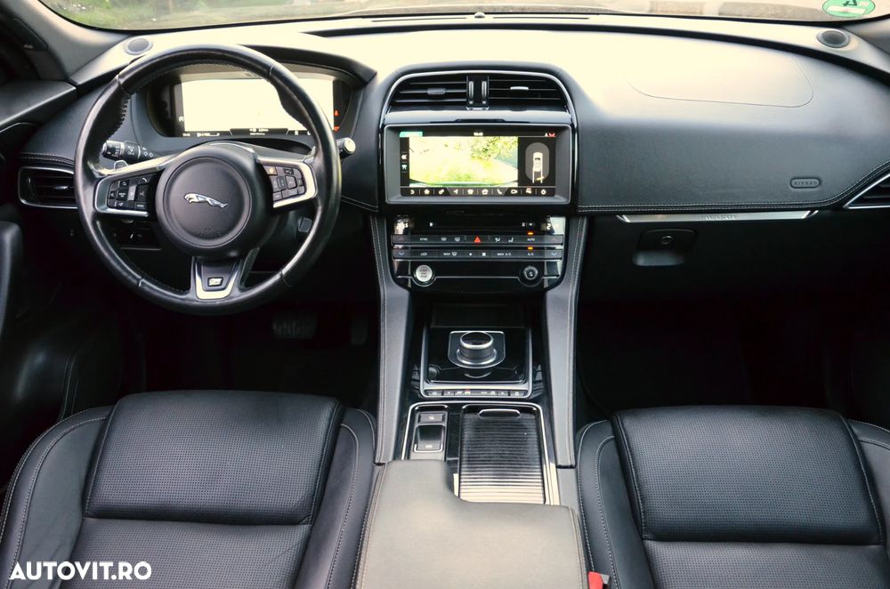 Jaguar F-Pace 25d AWD Aut. R-Sport - 30
