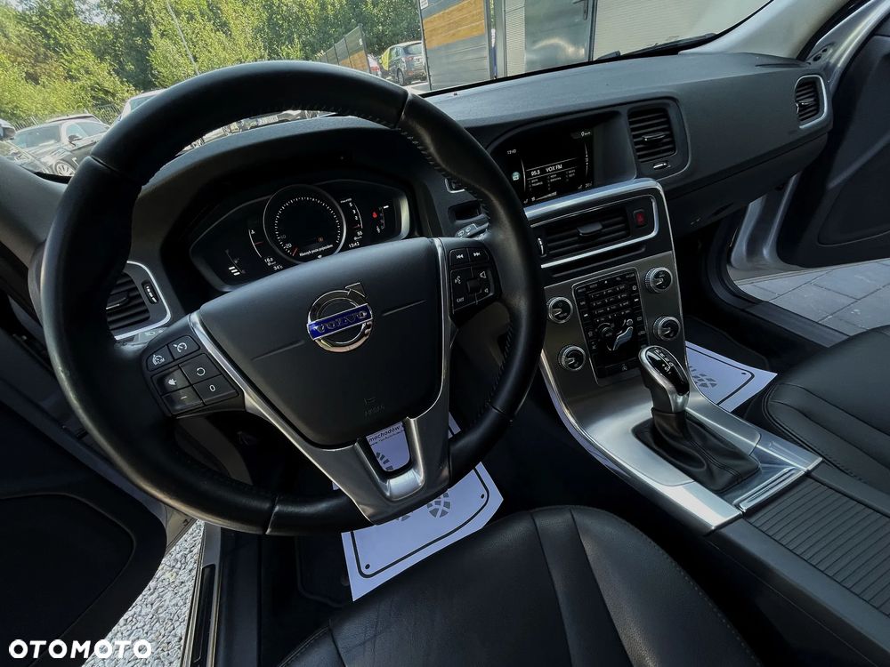 Volvo V60 D4 Geartronic Momentum - 28