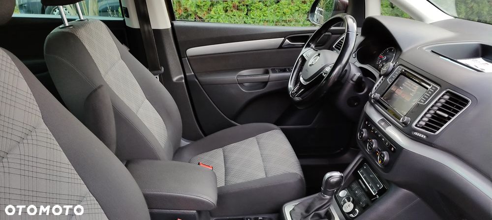 Volkswagen Touran - 35