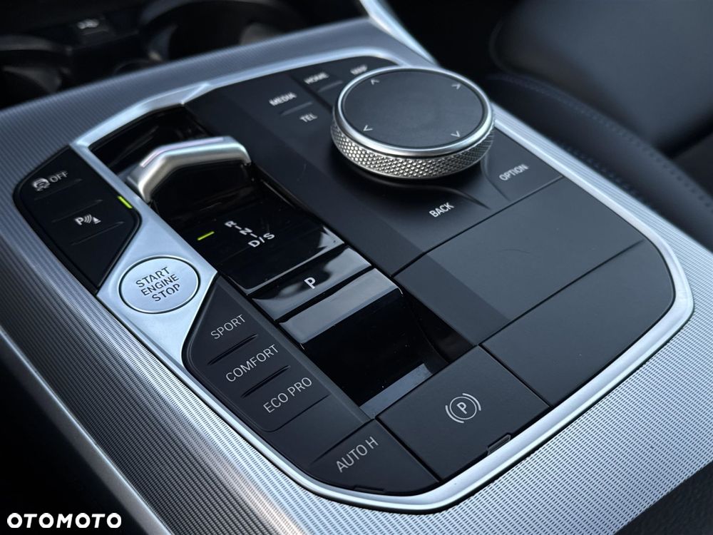BMW Seria 3 320d xDrive - 22