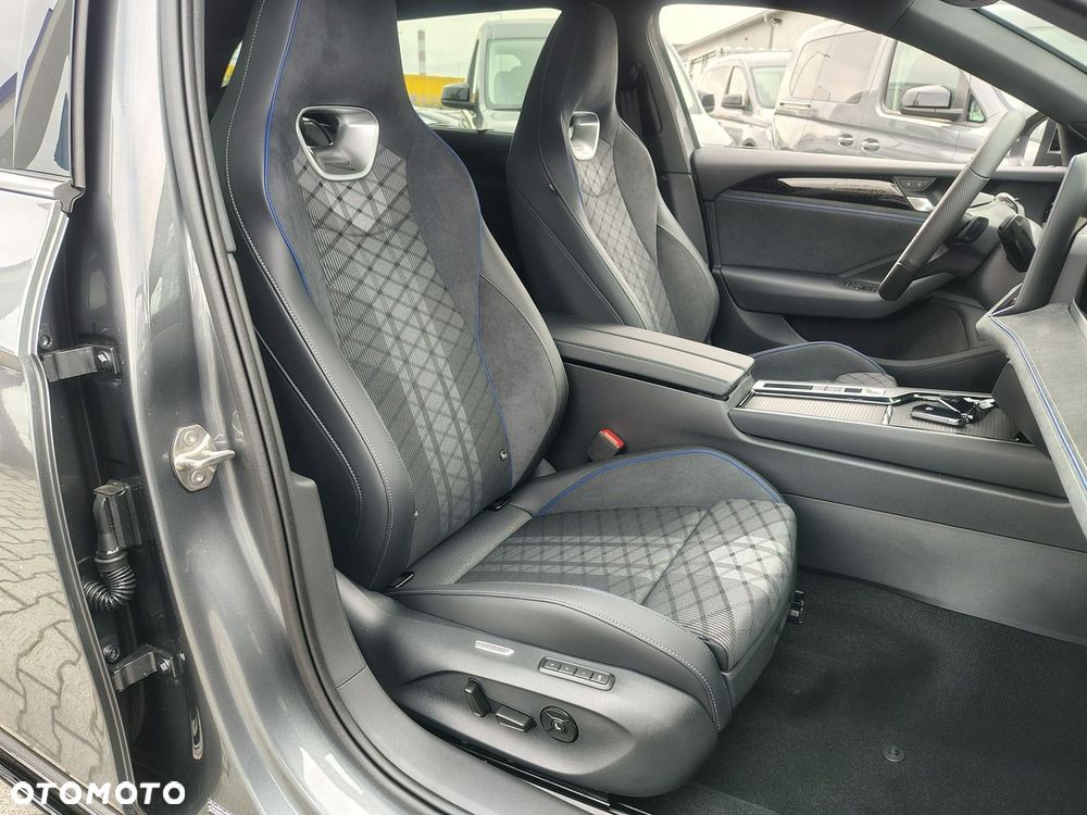 Volkswagen Passat - 10