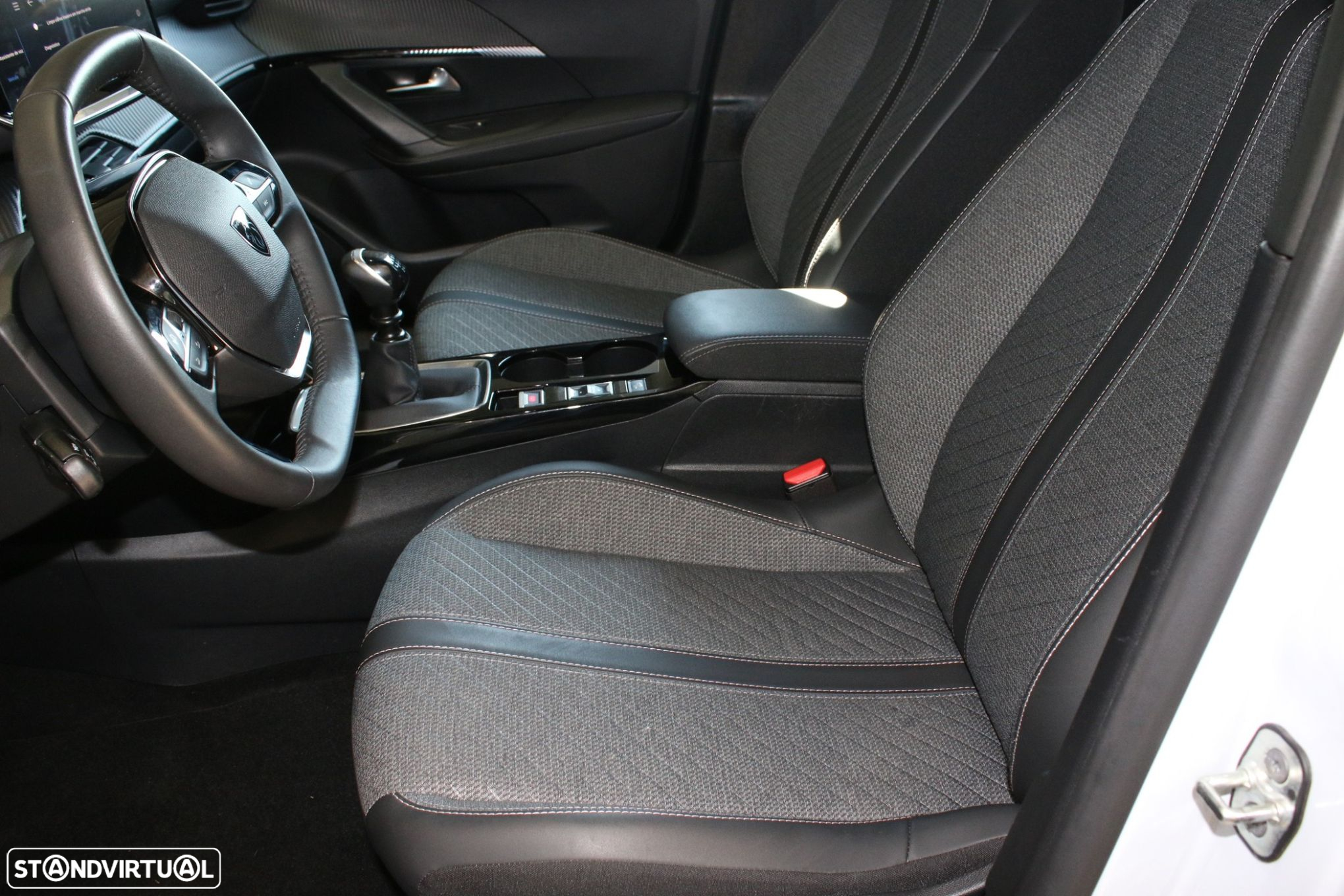 Peugeot 2008 1.2 PureTech Allure - 19