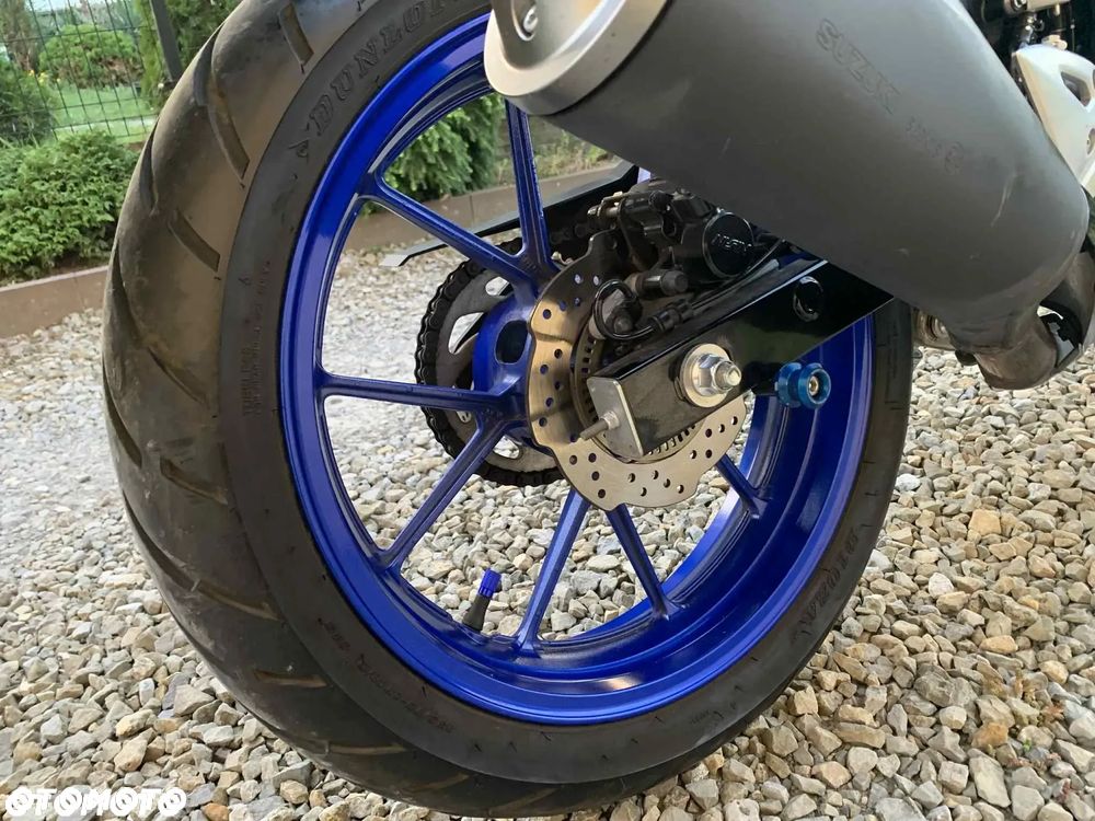 Suzuki GSX - 18