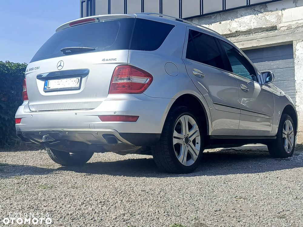 Mercedes-Benz ML 350 CDI 4Matic 7G-TRONIC DPF Grand Edition - 32