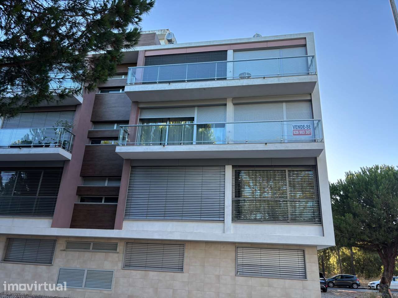 Apartamento T3 com Garagem e Arrecadação em Santo António da Charneca - Grande imagem: 4/25
