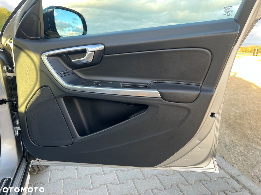 Volvo V60 Cross Country D3 Geartronic Summum - 23