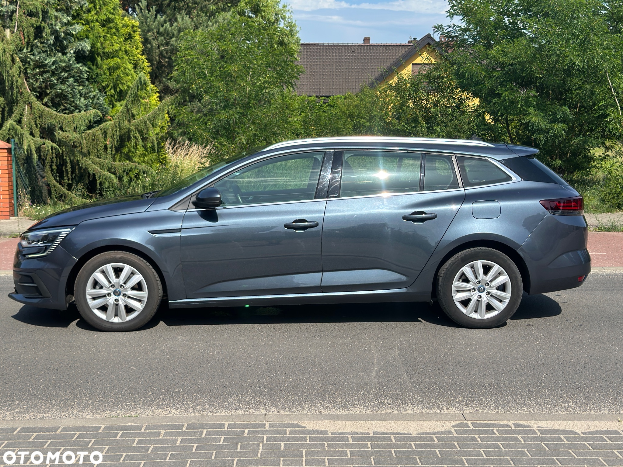Renault Megane Grandtour E-TECH Plug-in 160 BUSINESS EDITION - 8
