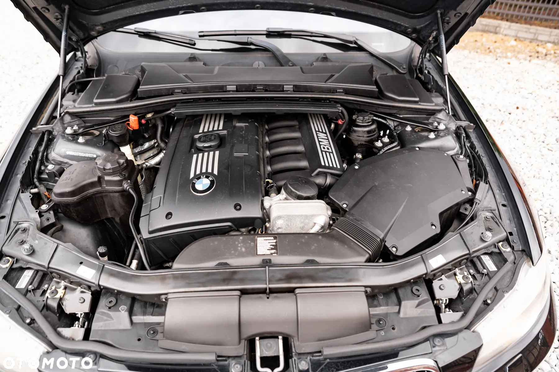 BMW Seria 3 325i xDrive Touring Edition Sport - 16