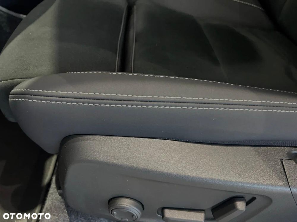 Volvo XC 40 B4 AWD Ultimate Dark - 32