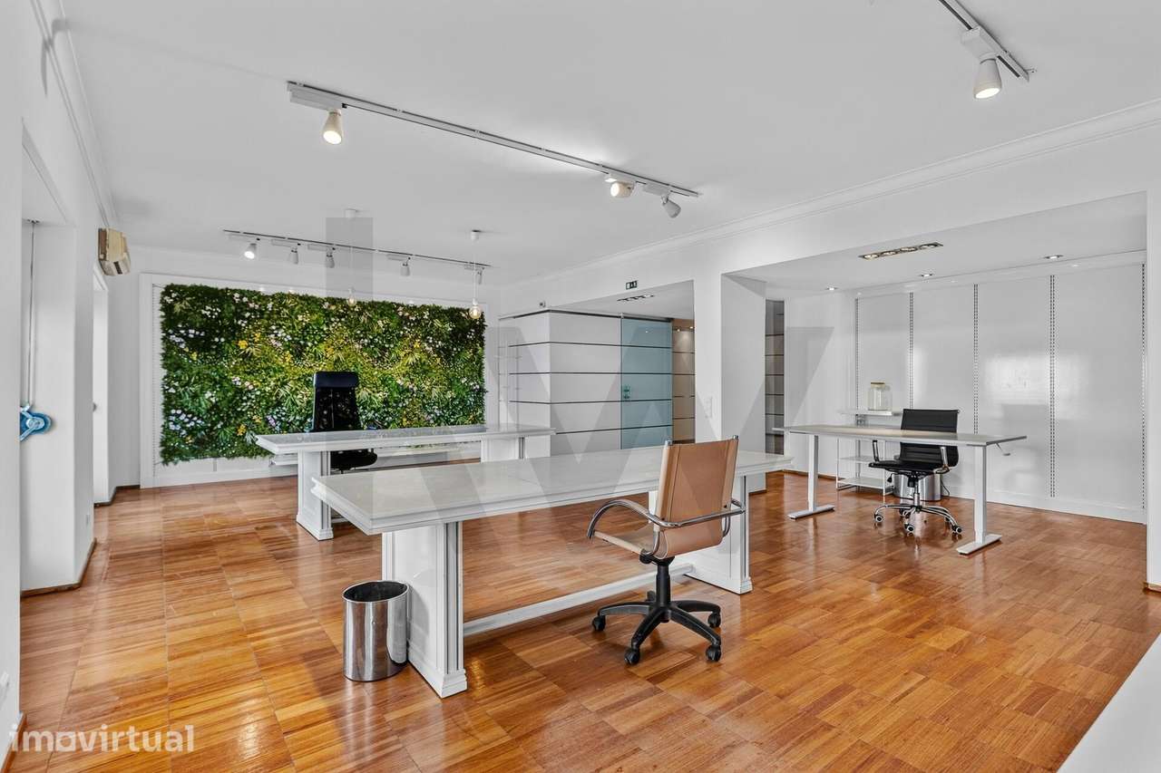 Escritório | 184m2 | Av Almirante Reis, à porta do metro - Grande imagem: 5/32