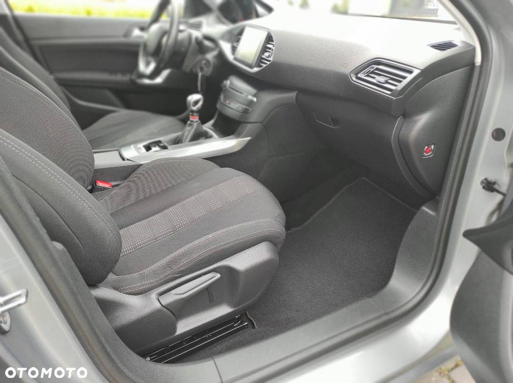 Peugeot 308 ver-bluehdi-150-stop-start-allure - 14