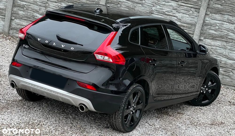 Volvo V40 Cross Country - 12