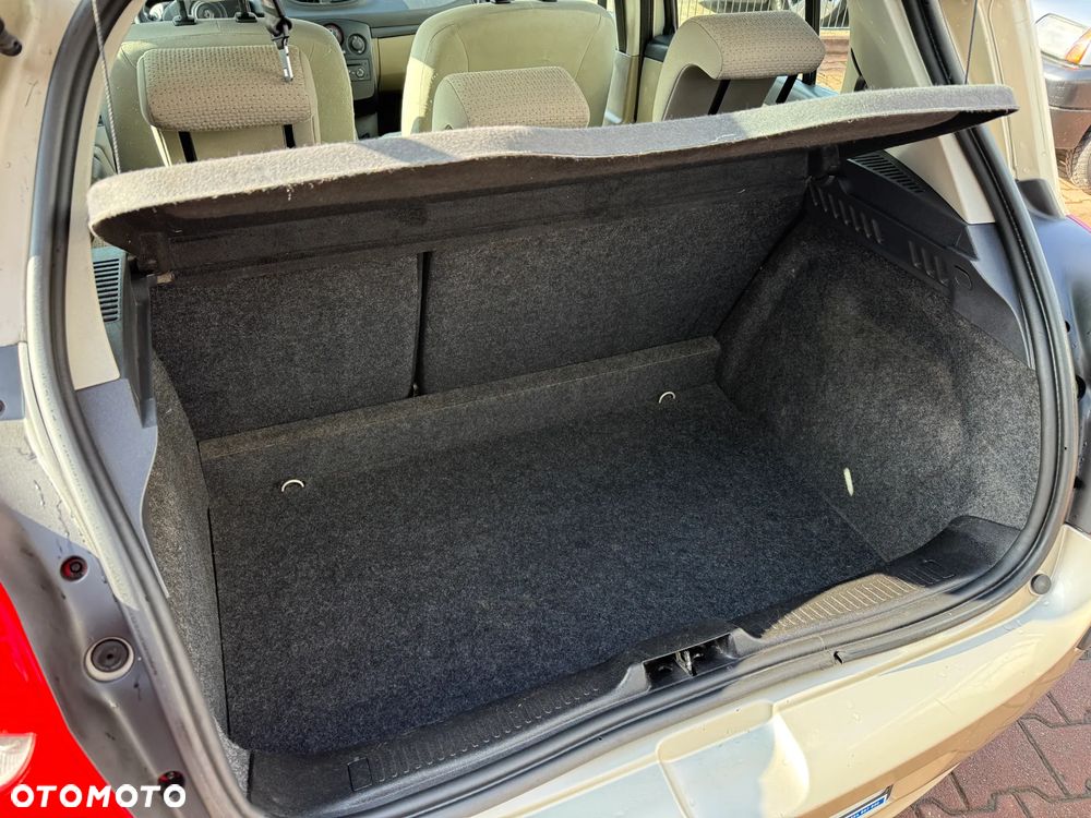 Renault Clio 1.2 16V Confort Dynamique - 19