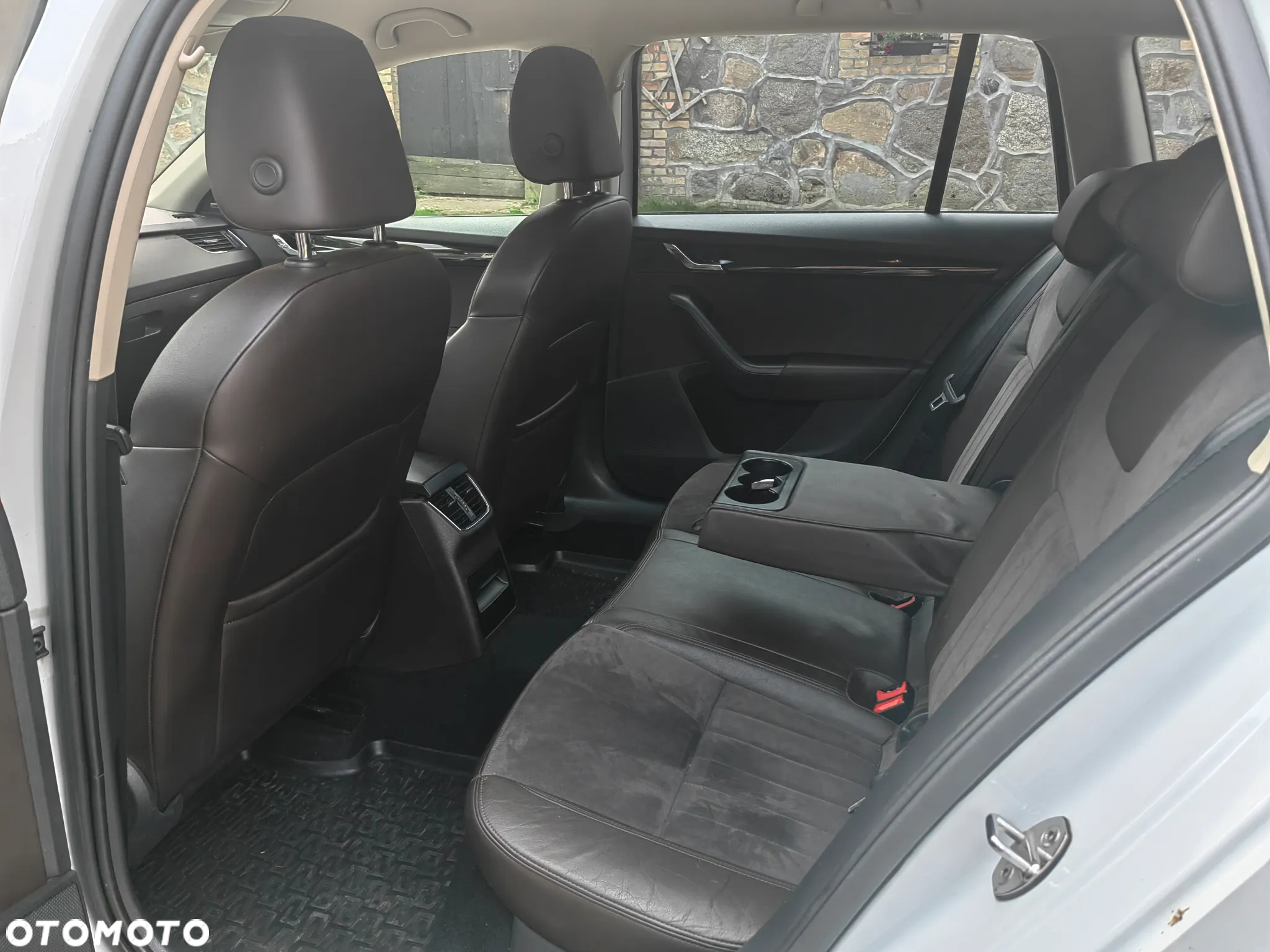 Skoda Octavia 2.0 TDI 4x4 L&K DSG - 8