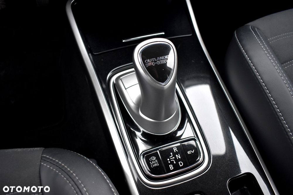 Mitsubishi Outlander Intense + - 37