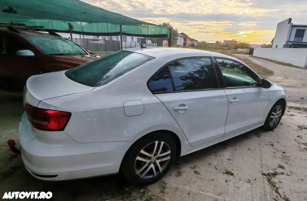 Volkswagen Jetta 2.0 TDI Trendline - 2