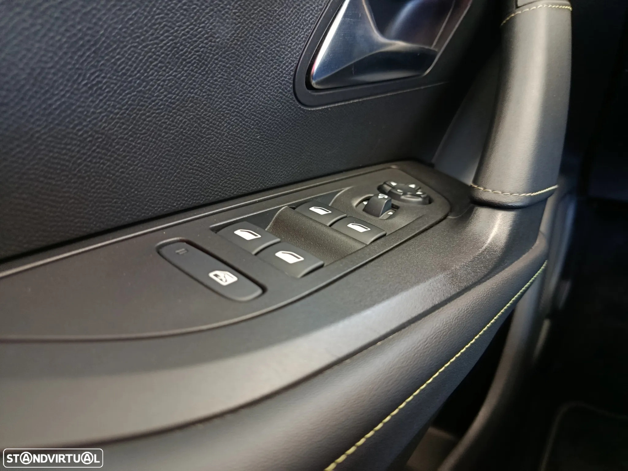 Peugeot 2008 PureTech 130 EAT8 GT - 12