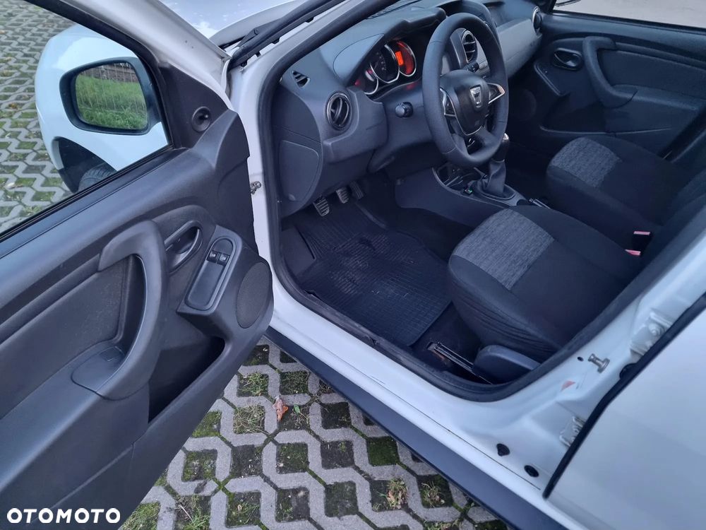 Dacia Duster 1.6 SCe Laureate S&S - 11