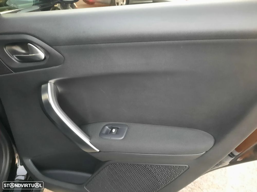 Peugeot 2008 1.6 BlueHDi Allure - 42